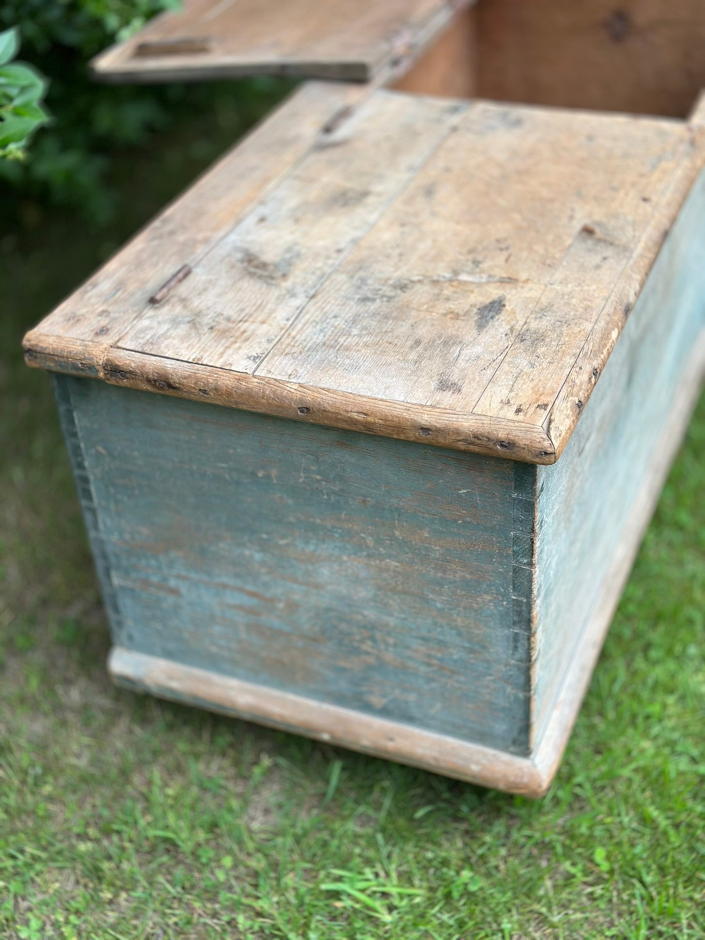 Mid 19th Century American Grain Box With Split Lid