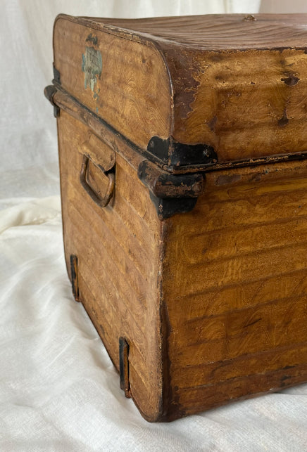 Early 20th Century English Metal Travelling Trunk With Original Faux Bois Painted Finish