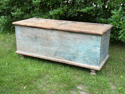Mid 19th Century American Grain Box With Split Lid