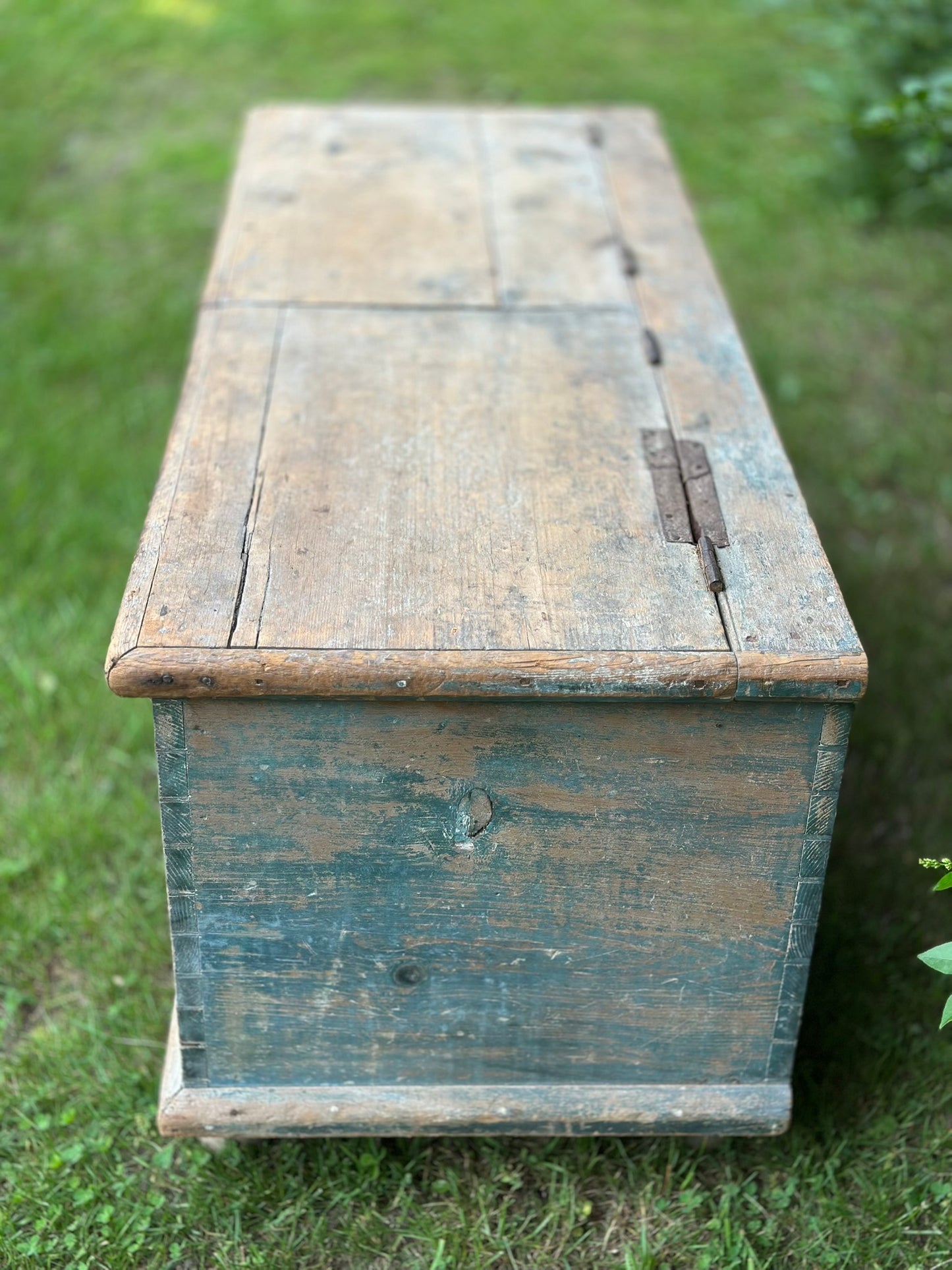 Mid 19th Century American Grain Box With Split Lid