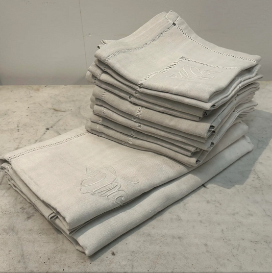 Exceptional Tablecloth & 12 Napkins in Natural Linen
