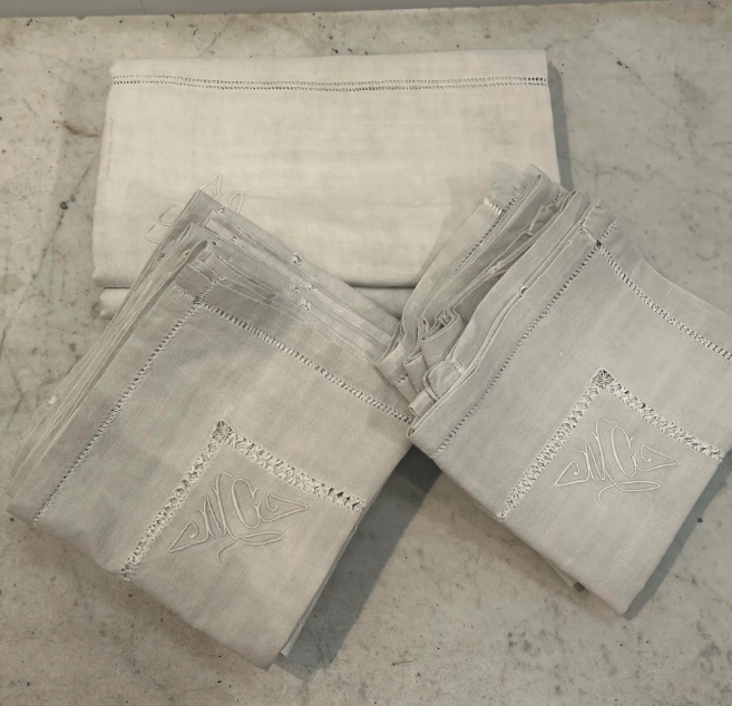 Exceptional Tablecloth & 12 Napkins in Natural Linen