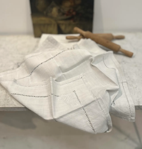 Exceptional Tablecloth & 12 Napkins in Natural Linen