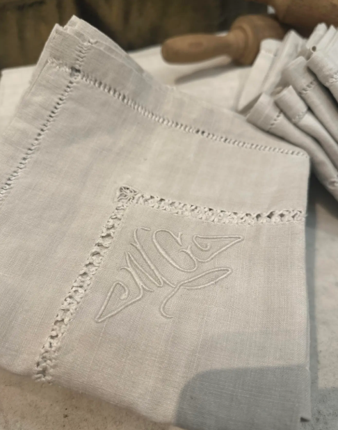 Exceptional Tablecloth & 12 Napkins in Natural Linen
